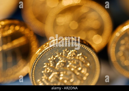 Macro shot della sterlina britannica delle monete in euro Foto Stock