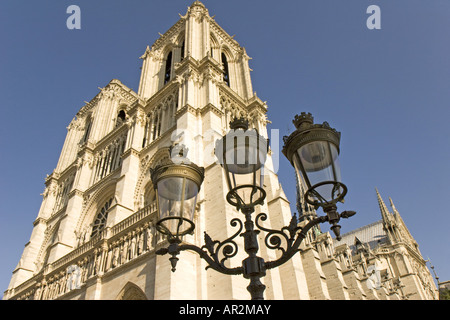 Vista della Torre di Notre Dame con la lanterna di fronte, Francia, Parigi Foto Stock