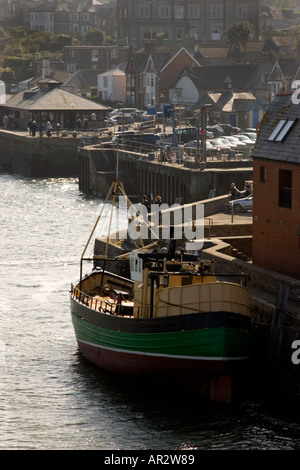 Barca da pesca di porto a Padstow Padstow Cornwall Regno Unito Foto Stock