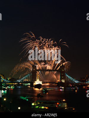Spettacolo pirotecnico sul Tower Bridge Tamigi London, England, Regno Unito, GB Foto Stock