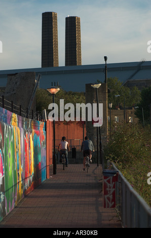 Escursioni in bicicletta Thames Path London REGNO UNITO Foto Stock