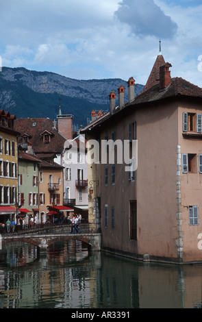 Canal nella città di Annecy Francia Foto Stock