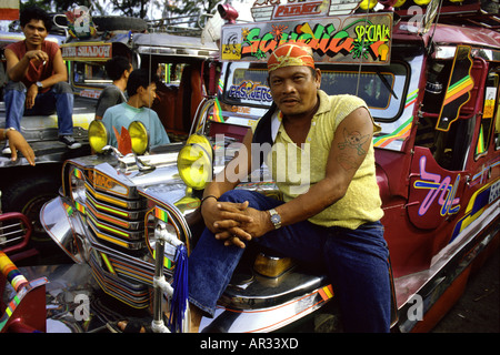 Driver Jeepney a Cebu City Cebu City, isola di Cebu Filippine Foto Stock