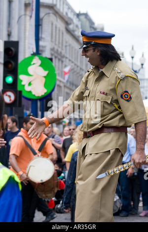 Funny Indian funzionario di polizia - maschio Foto Stock