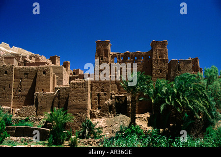 Ait Benhaddou fort sotto il cielo blu, Ait Benhaddou, Marocco, Africa Foto Stock