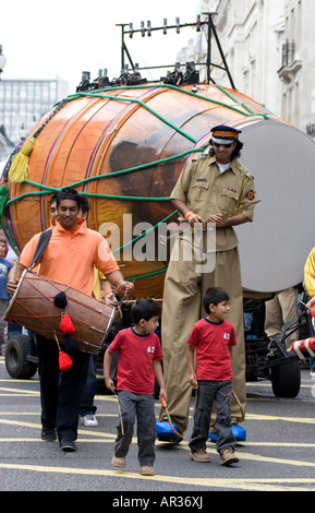 Funny Indian funzionario di polizia - maschio Foto Stock