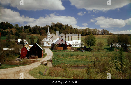 Attende fiume empitomizes piccola città America nelle colline del Vermont Foto Stock