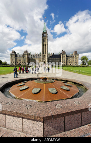 Il Centennial fiamma si trova sulla Collina del Parlamento Centennial fiamma è stata lanciata su del Canada, Ottawa, Ontario in Canada. Foto Stock