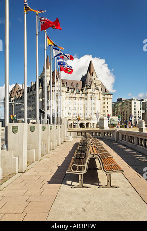 Fairmont Chateau Laurier Hotel e il paesaggio circostante dei palazzi governativi di Parliament Hill in Ottawa Ontario Canada Foto Stock
