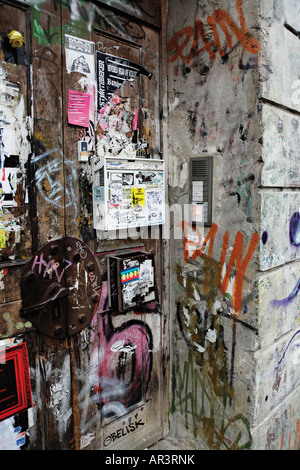 Sportello anteriore dell'edificio nella zona squatter Amburgo Germania Foto Stock