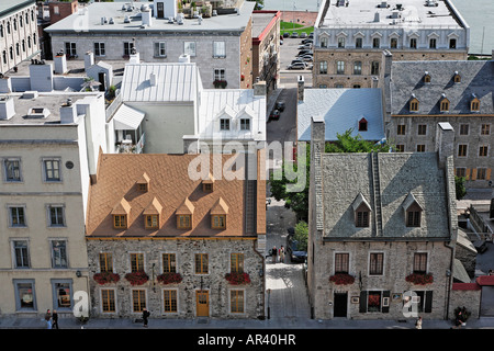 Tipiche case di pietra trovati al di fuori delle mura della Vecchia Quebec City in Città Bassa, Canada Foto Stock