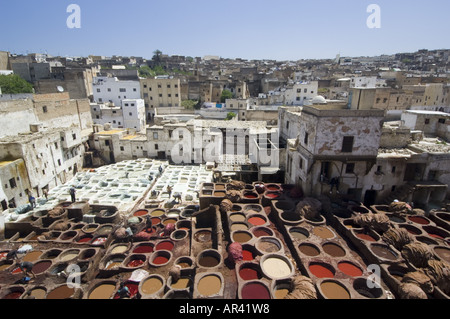 Panoramica i conciatori trimestre, Chouara, Fes, Marocco Foto Stock