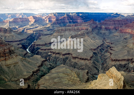 Stati Uniti d'America, Arizona, il Parco Nazionale del Grand Canyon. Il Grand Canyon in inverno, come si vede dal punto Pima al tramonto. Foto Stock