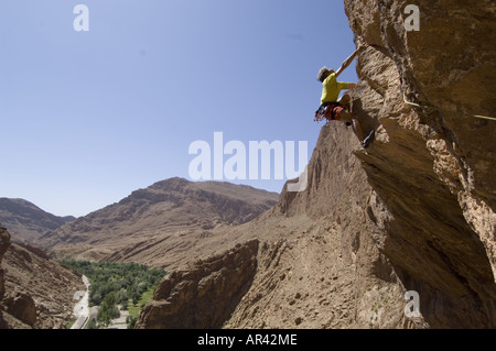 Arrampicata su roccia, Todra gorge, Marocco Foto Stock