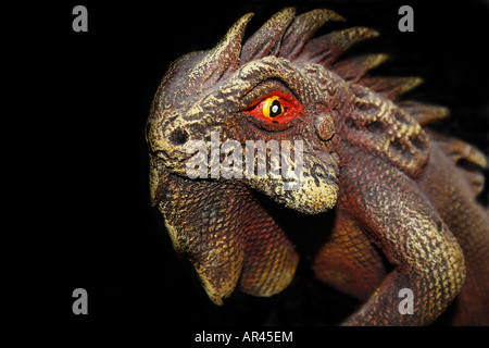 Stilizzata iguana in legno Foto Stock