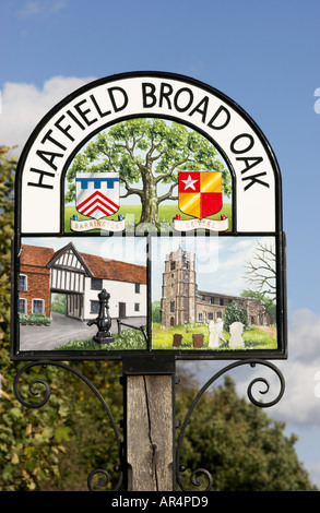 Villaggio decorativo segno in ingresso al villaggio di Essex di Hatfield Broad Oak Foto Stock