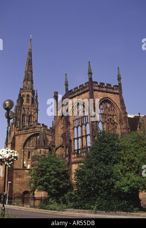 St Michaels guglia e le rovine della vecchia Cattedrale Coventry Coventry West Midlands England Foto Stock