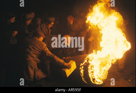 Tar canna Rolling Ottery St Mary Devon England 5 novembre HOMER SYKES Foto Stock