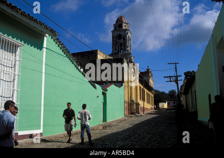 Strada che conduce alla chiesa Convento de San Francisco de Asis Trinidad UNESCO World Heritage Site Cuba Foto Stock