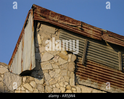 Rusty tin hut a Nachlaot Quartiere Occidentale di Gerusalemme Israele Foto Stock