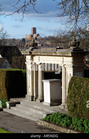 Seconda Guerra Mondiale Memorial Situato nel parco del Castello di Guildford Town Center Surrey in Inghilterra Foto Stock