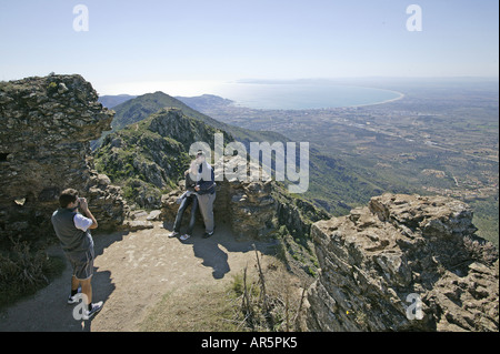Costa Brava, vista dalla rovina Castell Sant Salvador Gipfel Sant Salvador oltre il Golf de Roses, in Costa Brava Catalogna Spagna Foto Stock
