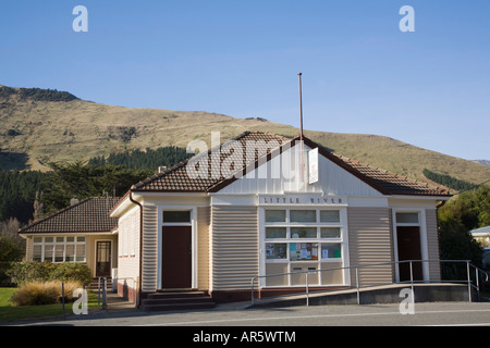 Piccolo Fiume Isola del Sud della Nuova Zelanda può pittoresca vecchia NZ Post agenzia ufficio in legno edificio anteriore nel piccolo villaggio Foto Stock