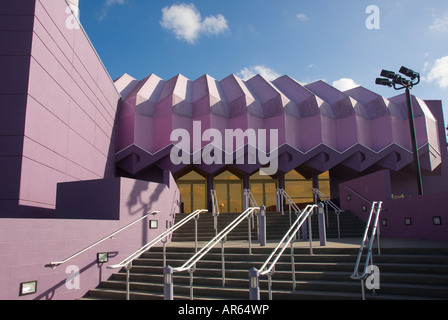 Van Wezel Performing Arts Hall di Sarasota, Florida, landmark, architettura, edilizia, scaloppina al tetto della shell, viola Foto Stock