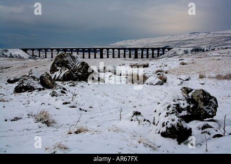 Ribblehead il più lungo viadotto sul arrivino a Carlisle la linea al di sotto del viadotto è Batty Moss Foto Stock