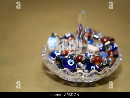 Chiudere fino in vetro blu malocchio talloni dalla Turchia. DOF poco profondo Foto Stock