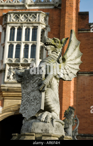 Statua di Griffin, Hampton Court Foto Stock