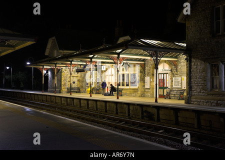 Grange Over Sands vittoriana stazione ferroviaria in Sud Cumbria North West England Regno Unito Gran Bretagna GB Lake District Regno Unito Foto Stock