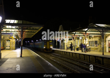 Grange Over Sands vittoriana stazione ferroviaria in Sud Cumbria North West England Regno Unito Gran Bretagna GB Lake District Regno Unito Foto Stock