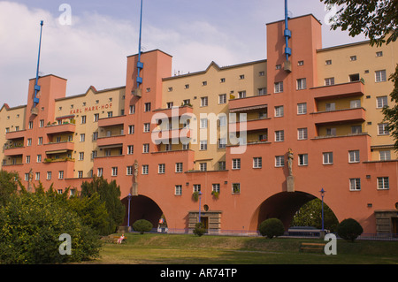 VIENNA Austria Karl Marx Hof edificio 1930 una sede comunale blocco contenente 1382 appartamenti progettato dall architetto Karl Ehn Foto Stock