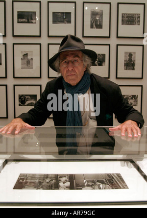 Il fotografo Rene Burri, scomparso nel Magnum, è stato ritratto alla sua mostra retrospettiva nella Manchester City Art Gallery, Inghilterra, UK. Foto Don Tonge Foto Stock