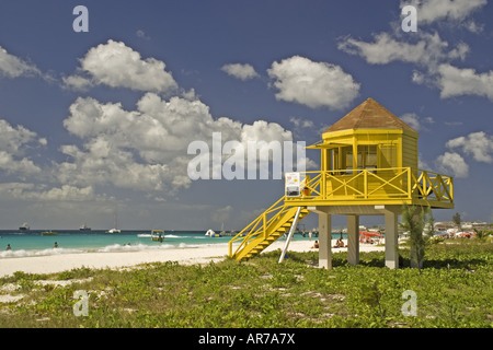 Browne la spiaggia di Torre bagnino su Carlisle Bay a Bridgetown sull isola di Barbados Foto Stock