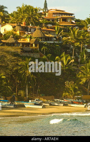 Messico Riviera Nayarit villaggio di Sayulita vicino a Puerto Vallarta sull'Oceano Pacifico vista panoramica del mare e ville Foto Stock