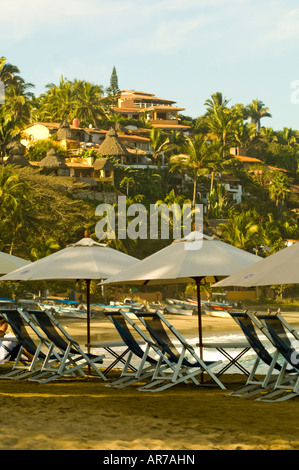 Messico riviera Nayarit villaggio di Sayulita vicino a Puerto Vallarta sull'Oceano Pacifico vista panoramica della spiaggia e case Foto Stock