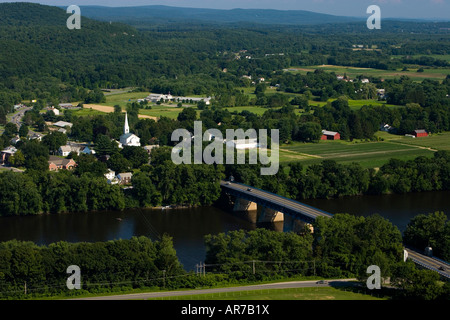 Il fiume Connecticut come visto da sud Sugarloaf Mountain a Deerfield, Massachusetts. Foto Stock