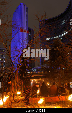 Cie Carabosse di eseguire la musica di sottofondo a Wintercity notti di fuoco in Toronto Foto Stock