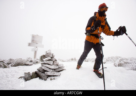 Escursioni invernali vicino alla vetta del monte Washington in le White Mountains del New Hampshire Foto Stock