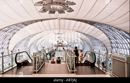 Pier e all'Aeroporto Internazionale di Bangkok Suvarnabhumi Foto Stock