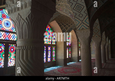 La bella preghiera piastrellato hall di Nasir al Mulk, Shiraz Iran Foto Stock