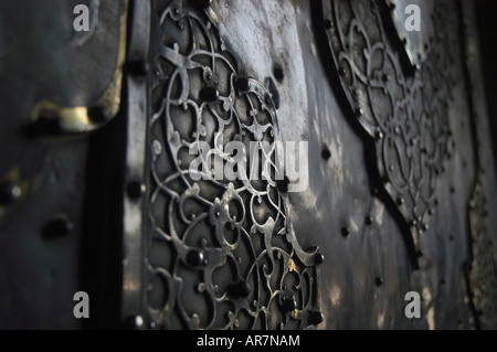 Dettaglio orizzontale dal cancello anteriore della Moschea Shah (Masjed-e Shah), Isfahan Iran Foto Stock