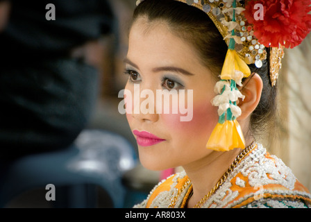 Thai ballerini classici presso il Santuario di Erawan Bangkok in Thailandia Foto Stock