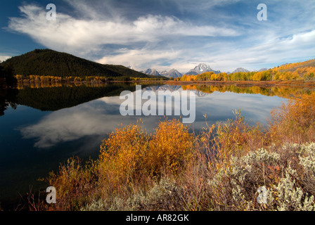 Lanca piegare con il Monte Moran riflessa nella Snake River Grand Teton National Park Wyoming in autunno autunno USA Foto Stock