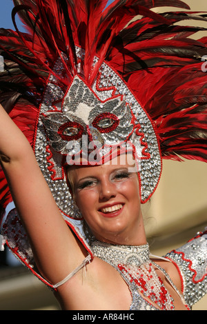 La faccia di un bel carnevale regina nell'annuale di carnevale in Nykoping Svezia Foto Stock