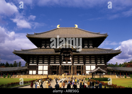 Antico tempio Todaiji, Nara, considerato il più grande del mondo di costruzione in legno. Foto Stock