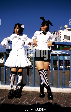 Due "Giapponese" cosplay costume (play) Ragazze, vestito in costumi fantasy per un weekend di raccolta. Foto Stock