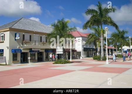 Harbour Point negozi del villaggio sull'isola caraibica di Saint Marteen/ San Martin Foto Stock